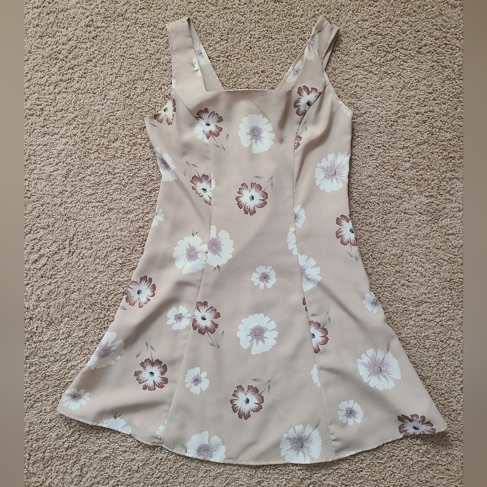 Chic Floral Beige Mini Dress